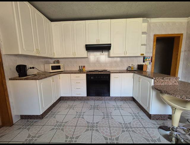 3 BEDROOM HOUSE FOR SALE IN VAN DER MERWES KROON